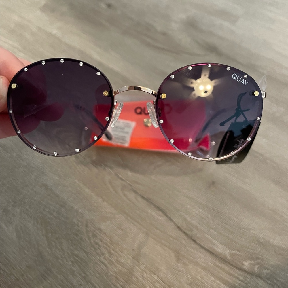 NWT Quay Farrah Rhinestone Sunglasses